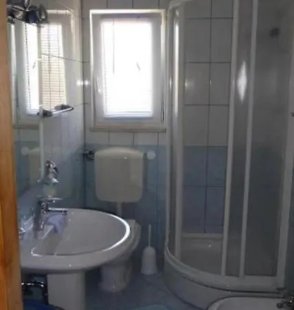 Apartman Comfortable With Small Kitchen
